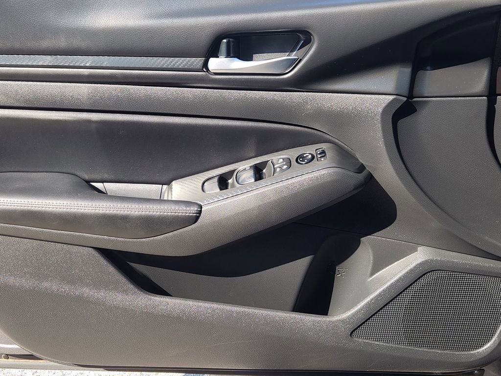 Used 2024 Nissan Altima 2.5 SV image 16