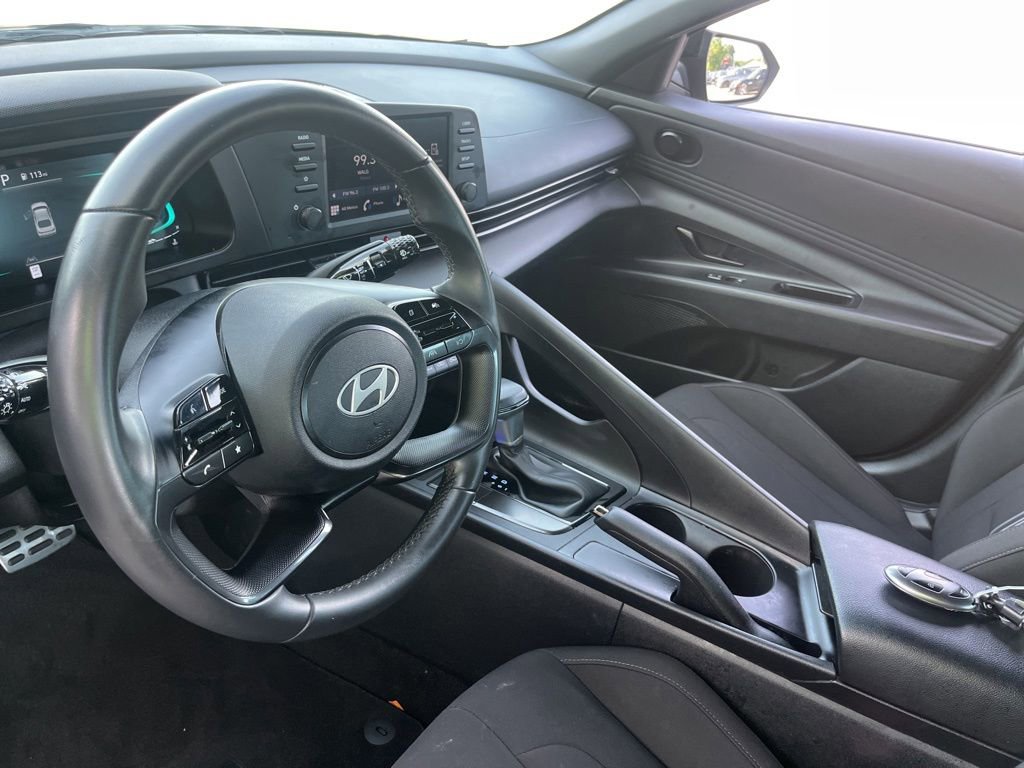 Used 2025 Hyundai Elantra Sport FWD image 10