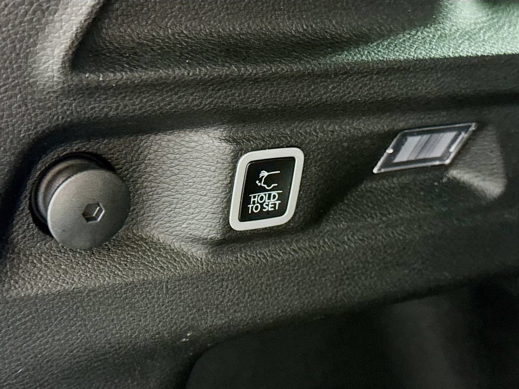 Used 2024 Jeep Grand Cherokee L Altitude AWD/4WD image 31