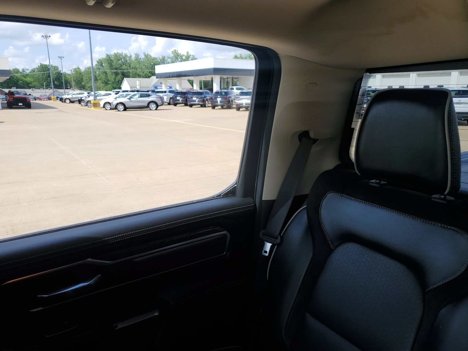 Used 2020 RAM 1500 Laramie AWD/4WD image 13