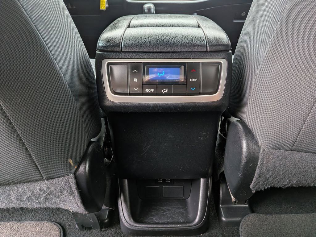 Used 2017 Toyota Highlander LE image 14