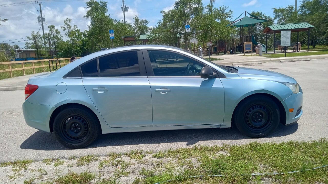 Used 2011 Chevrolet Cruze LS w/ Connectivity Package FWD image 5