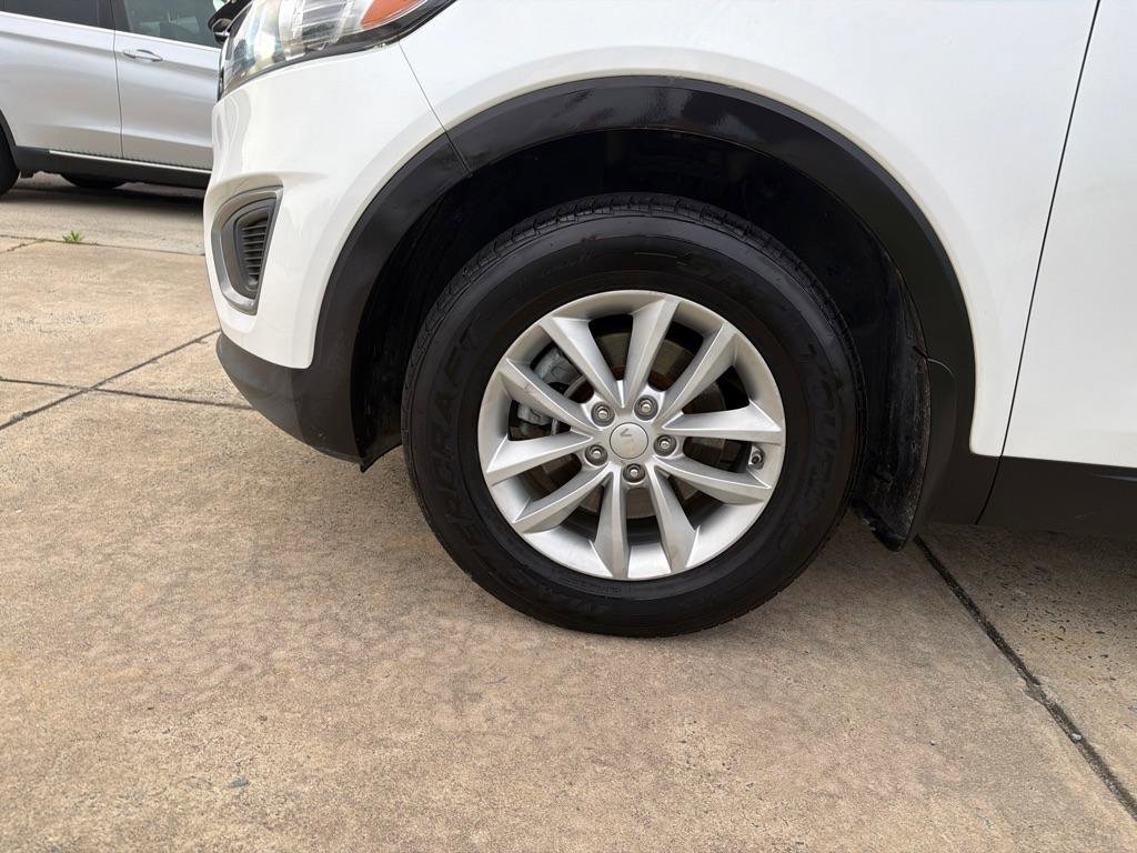 Used 2017 Kia Sorento LX w/ LX Convenience Package image 35
