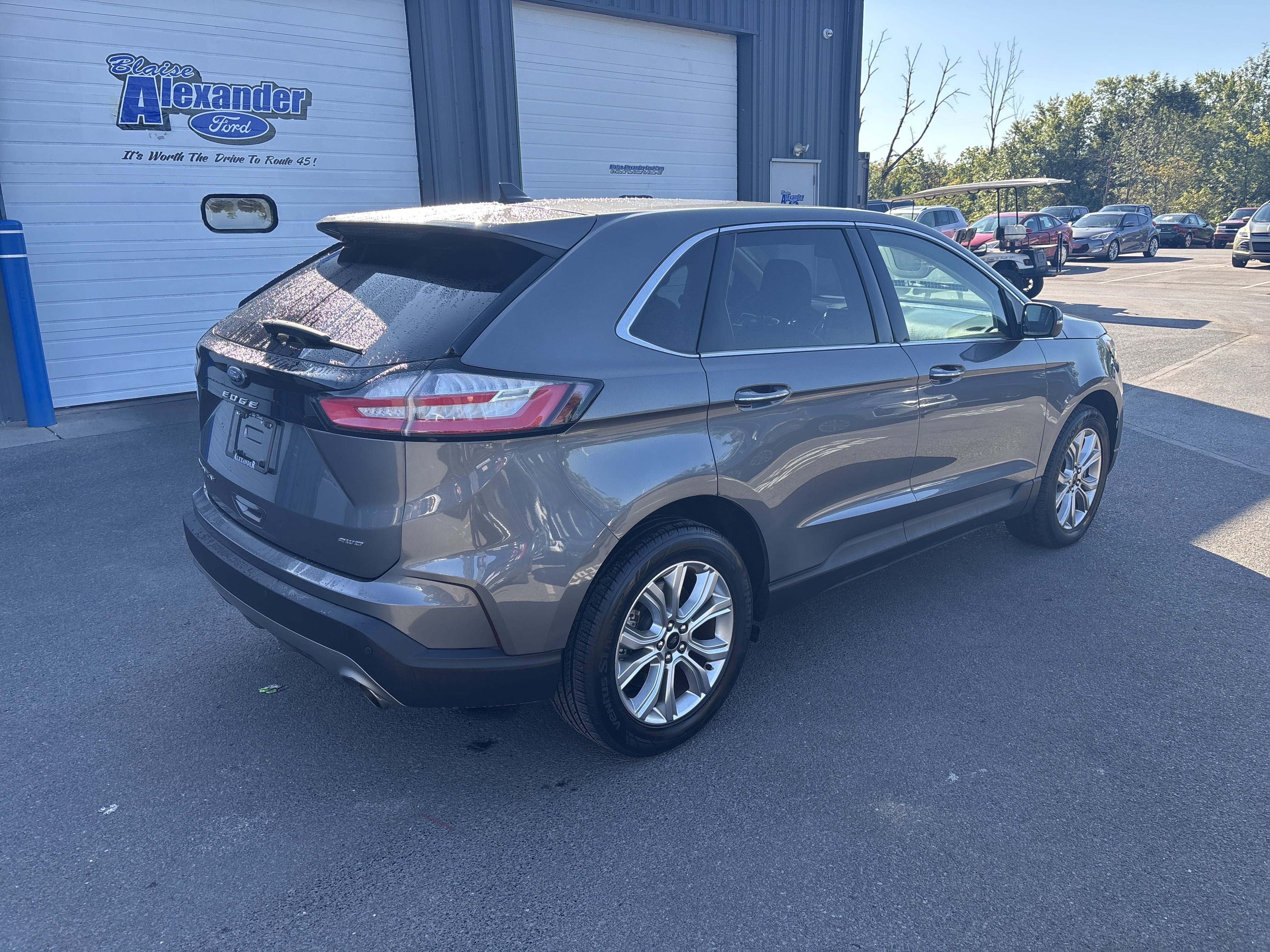 Used 2024 Ford Edge Titanium video 3