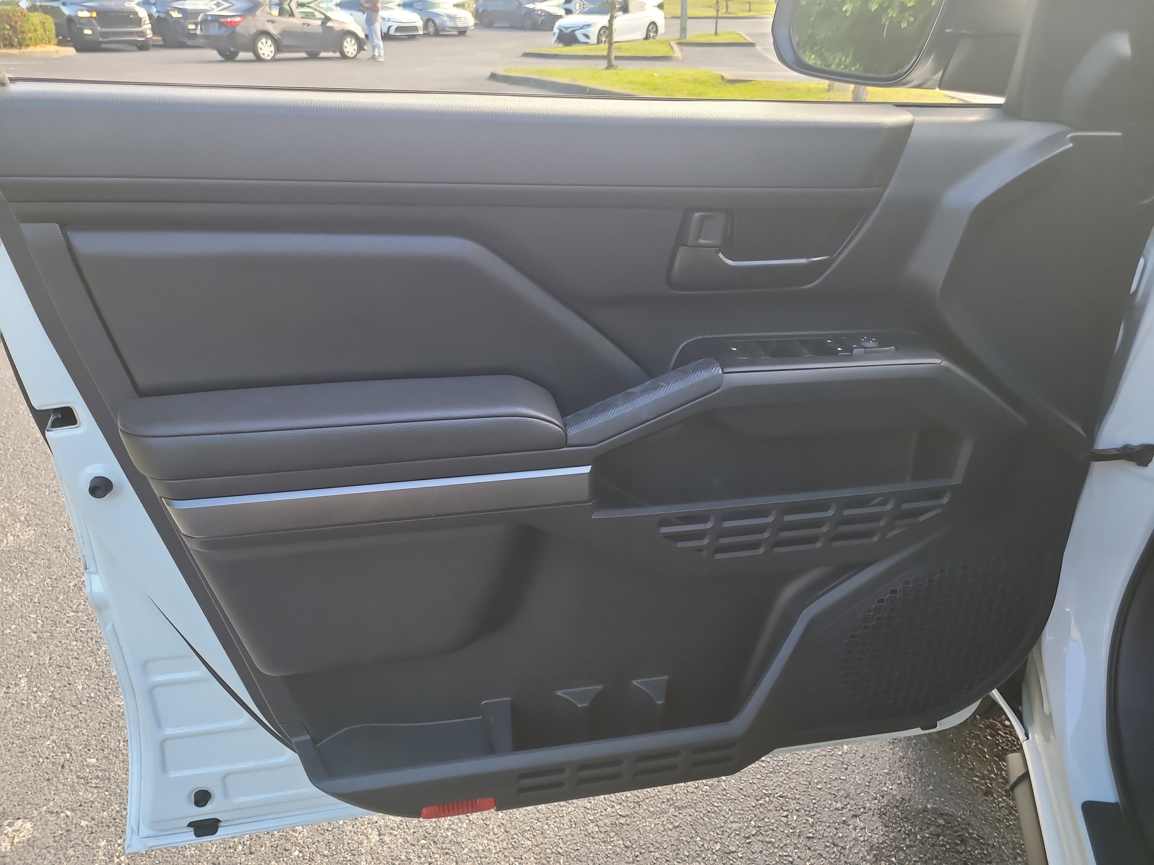 Used 2024 Toyota Tacoma SR5 AWD/4WD image 17
