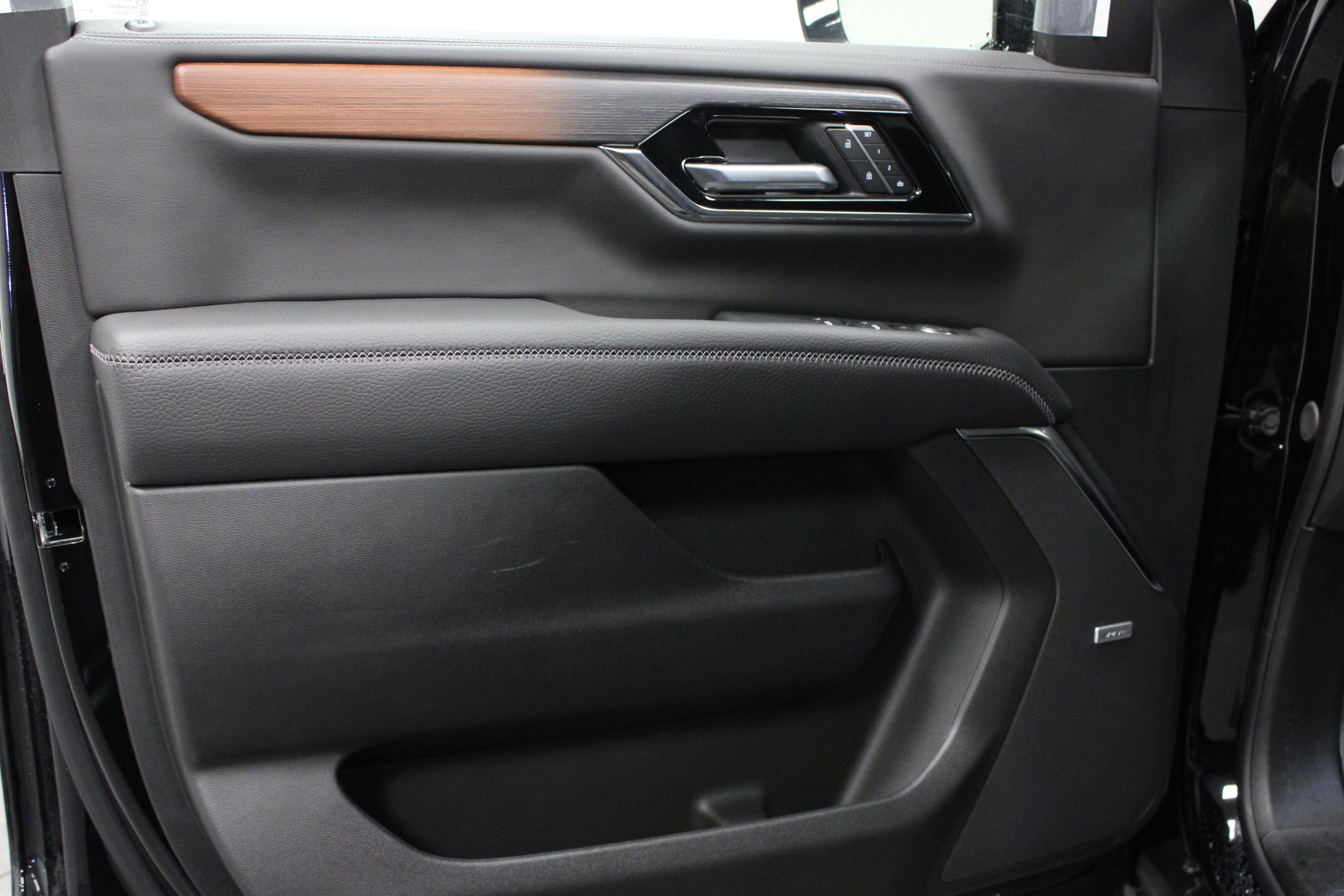 New 2026 GMC Yukon XL Denali w/ Denali Reserve Package image 10