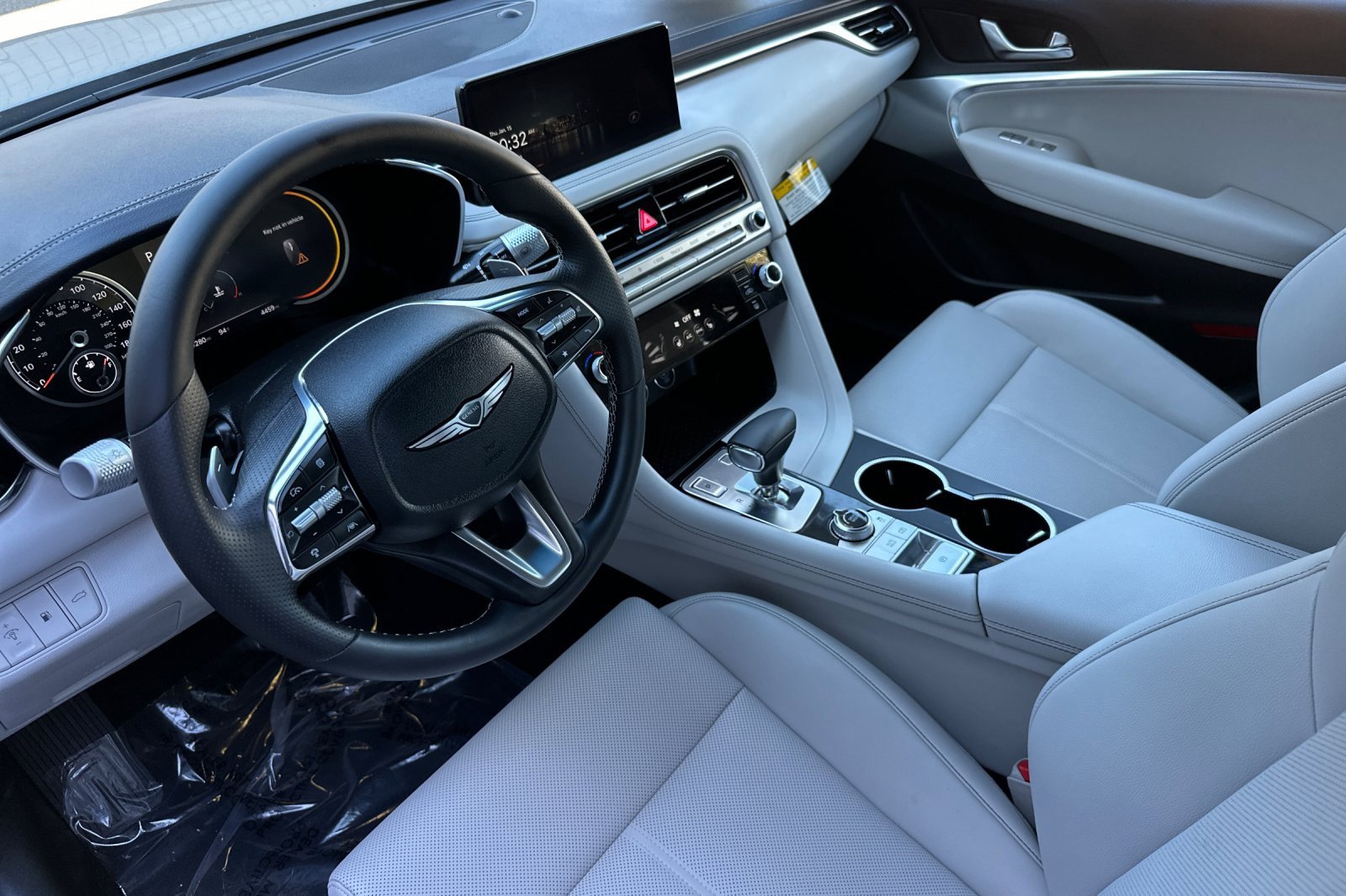 Used 2025 Genesis G70 2.5T image 11