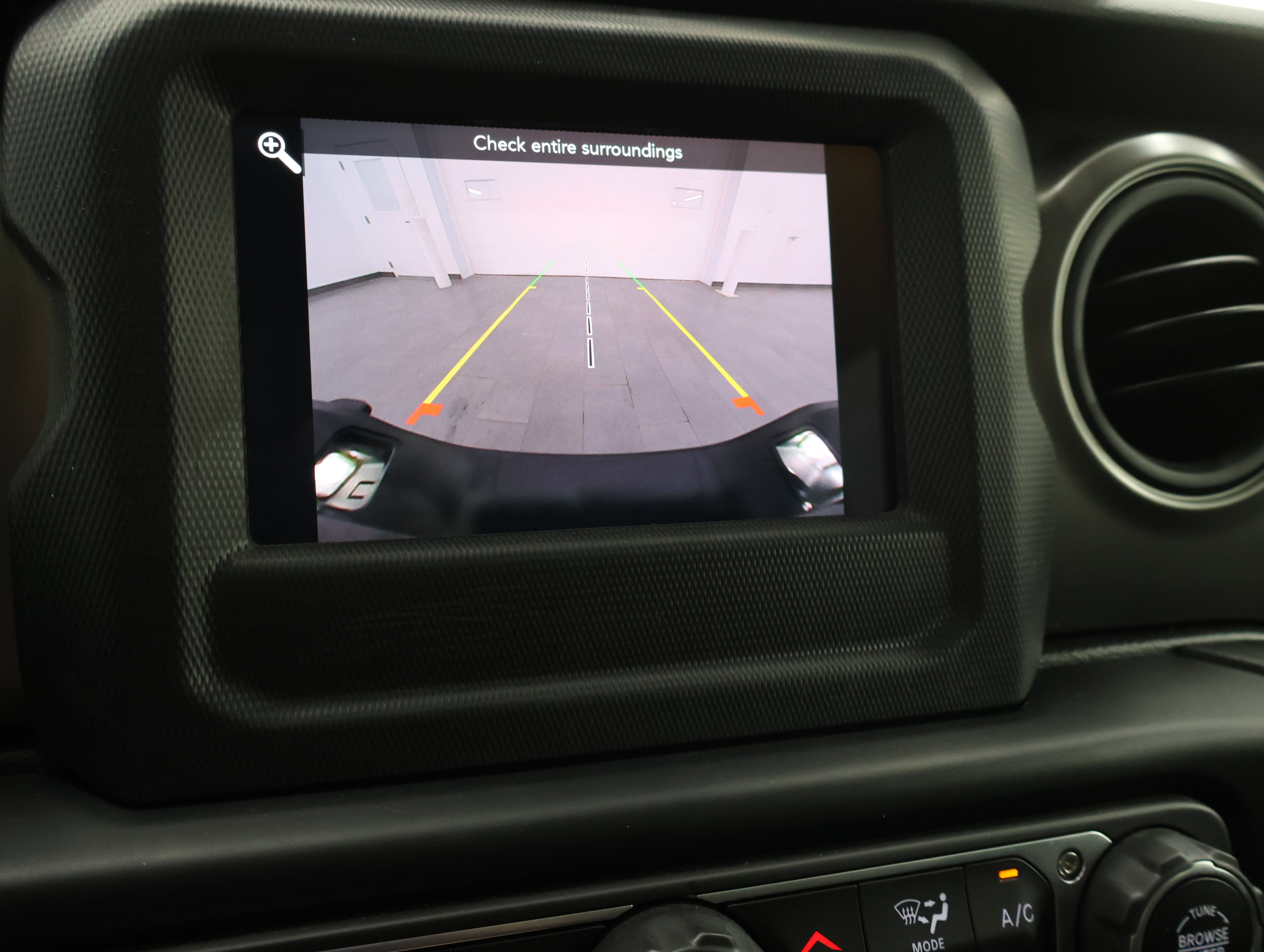 Used 2023 Jeep Gladiator Sport AWD/4WD image 16