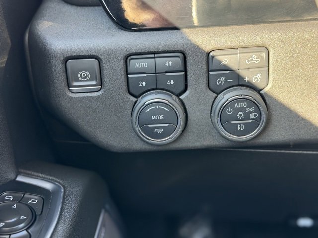 Used 2024 Chevrolet Silverado 3500 High Country image 38