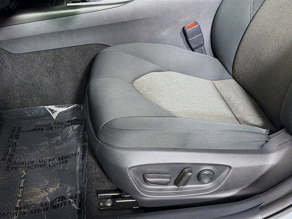 Used 2022 Toyota Camry LE image 20