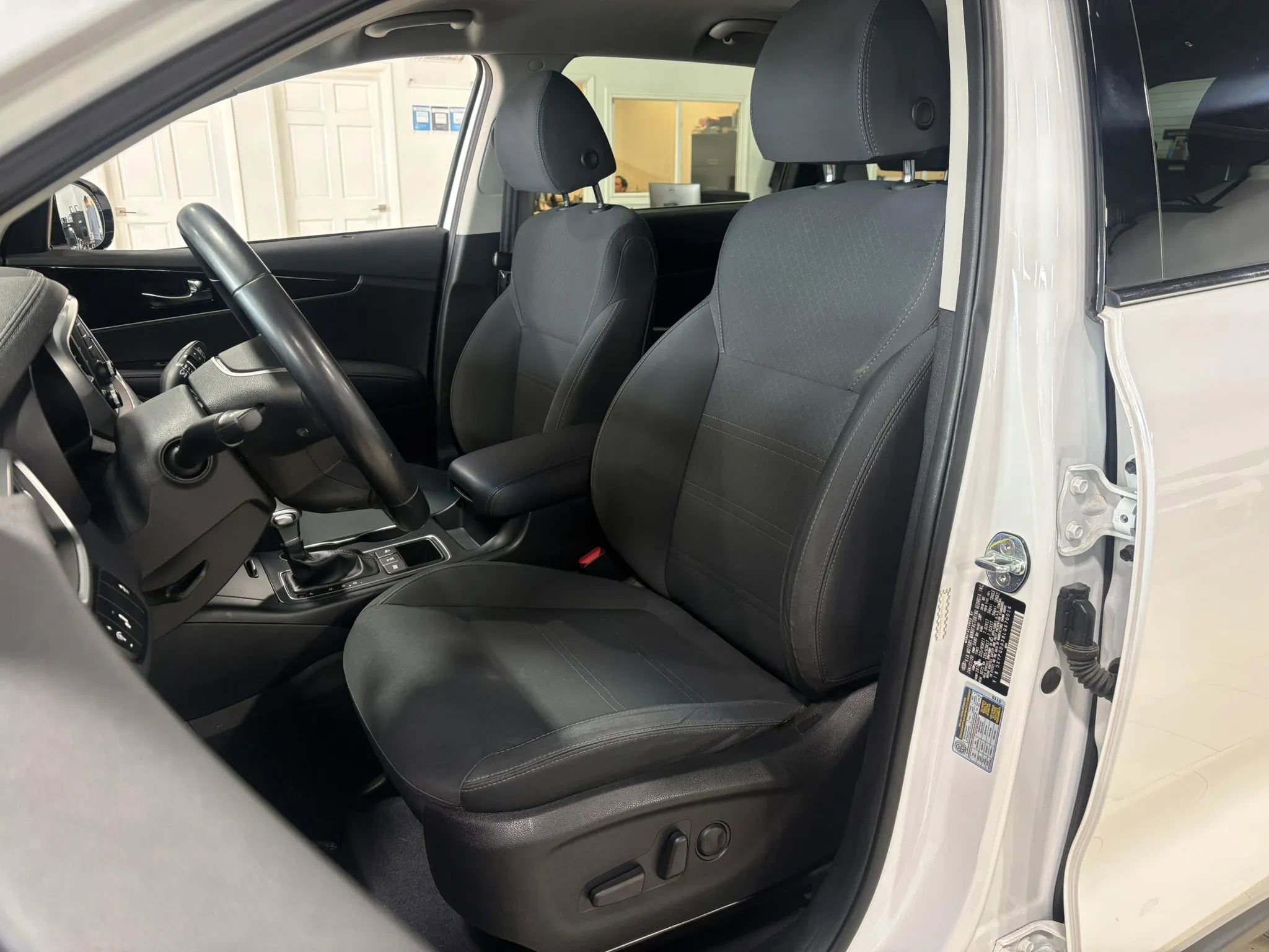 Used 2020 Kia Sorento LX w/ LX I4 Convenience Package image 4