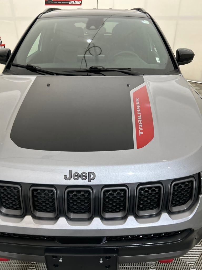 Used 2024 Jeep Compass Trailhawk image 10