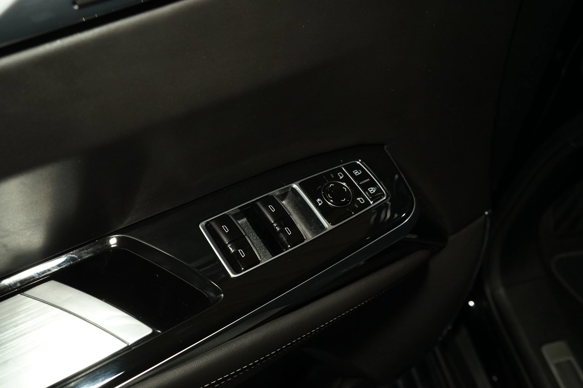 Used 2025 Cadillac Escalade V AWD/4WD image 37