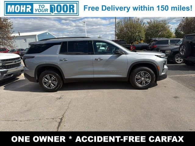 Used 2025 Chevrolet Traverse LT image 3