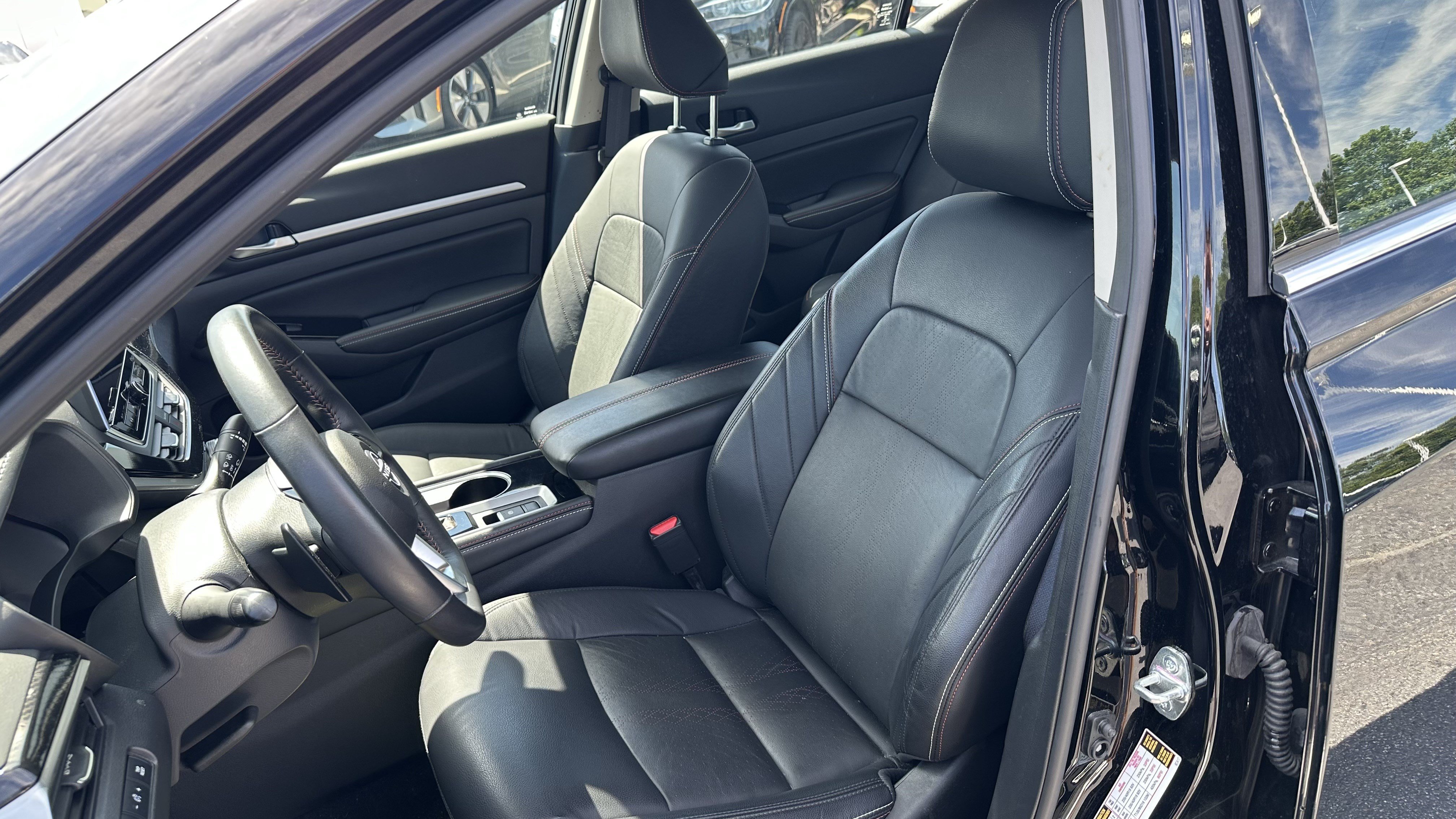 Used 2024 Nissan Altima 2.5 SR w/ SR Premium Package AWD/4WD image 18