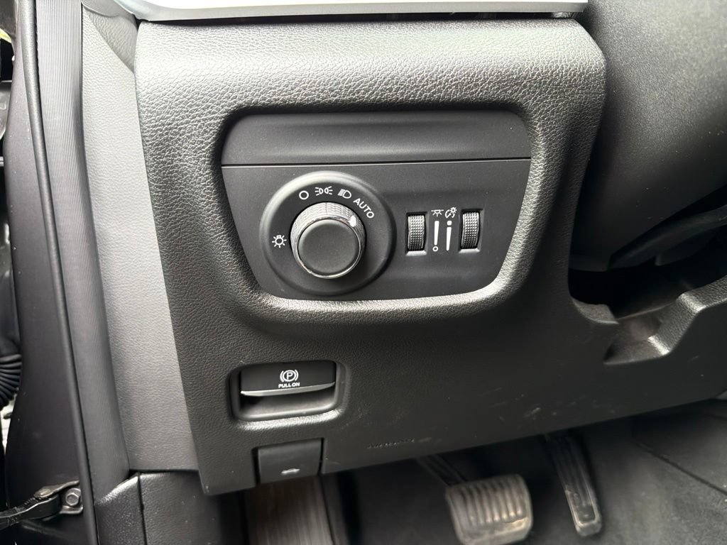 Used 2024 Jeep Grand Cherokee Altitude AWD/4WD image 12