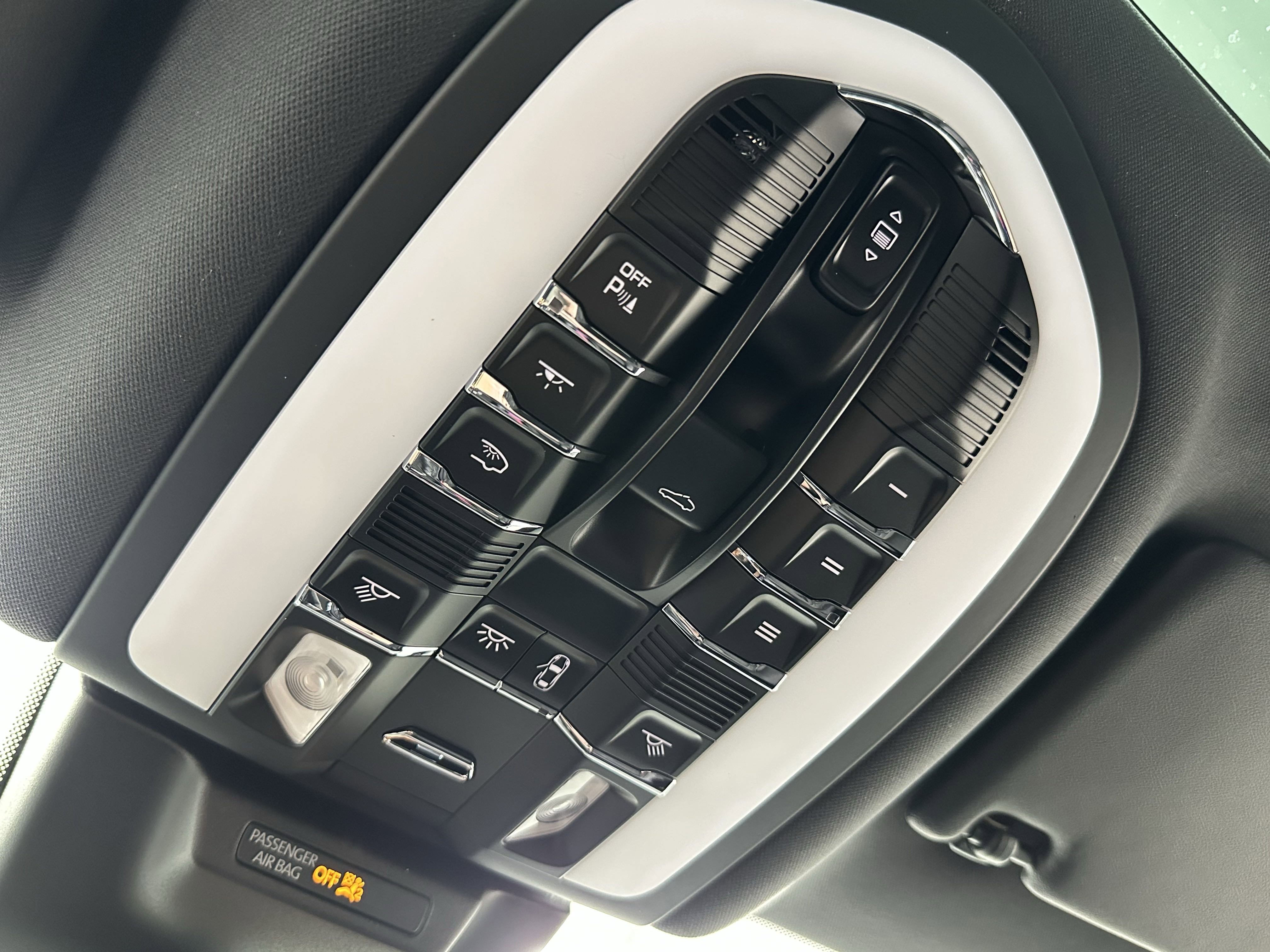 Certified 2025 Porsche Macan image 35