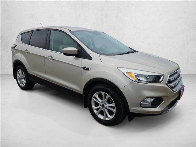 Used 2017 Ford Escape SE image 2