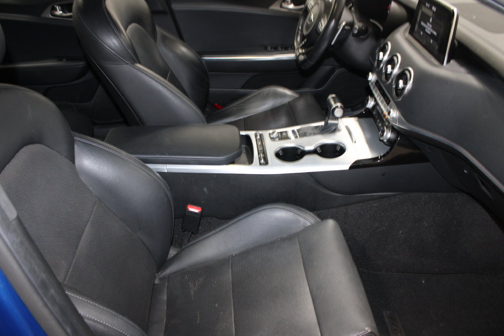 Used 2020 Kia Stinger GT1 RWD image 18