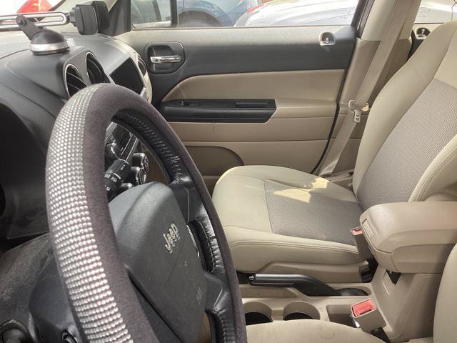 Used 2010 Jeep Patriot Latitude AWD/4WD image 7
