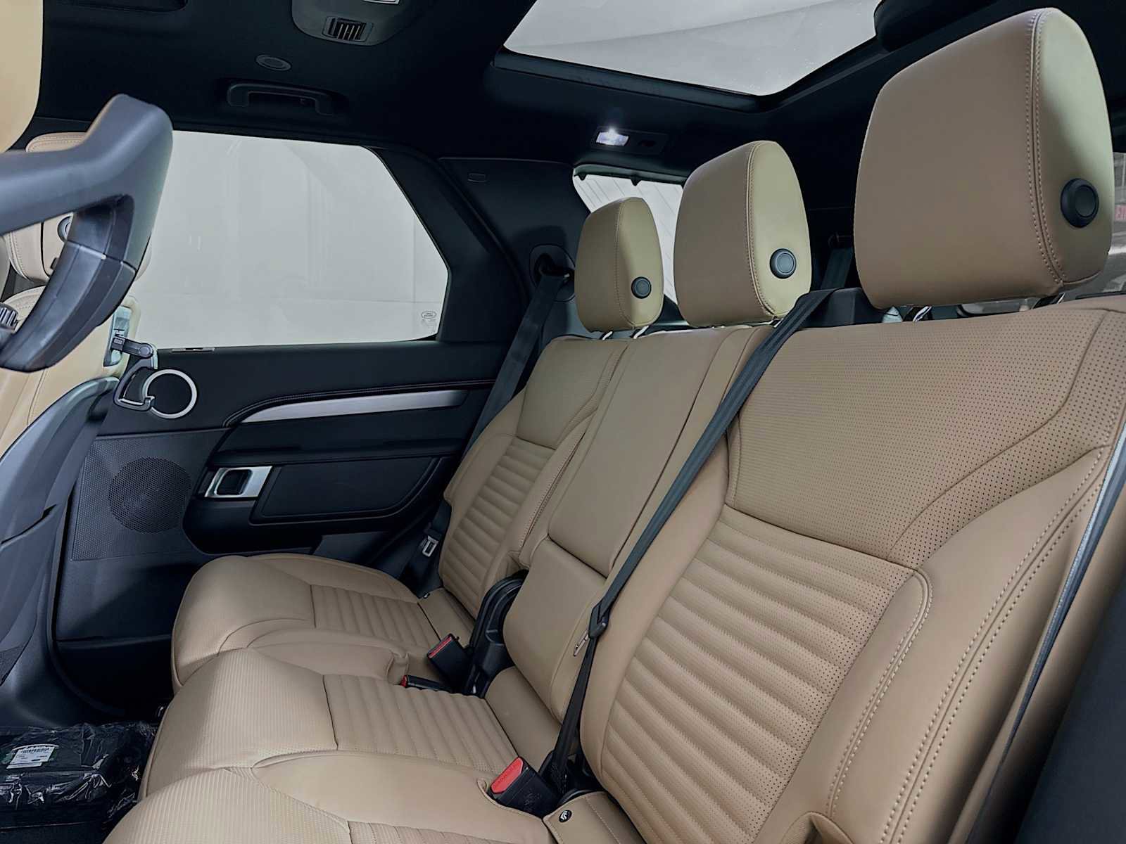 New 2026 Land Rover Discovery Limited Edition image 21