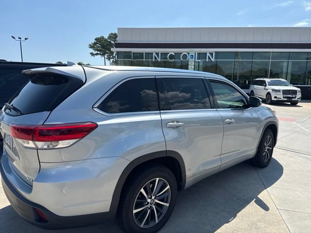 Used 2018 Toyota Highlander XLE FWD image 3