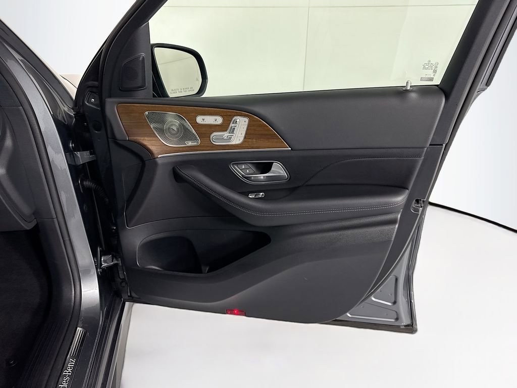 Certified 2025 Mercedes-Benz GLS 450 4MATIC image 26