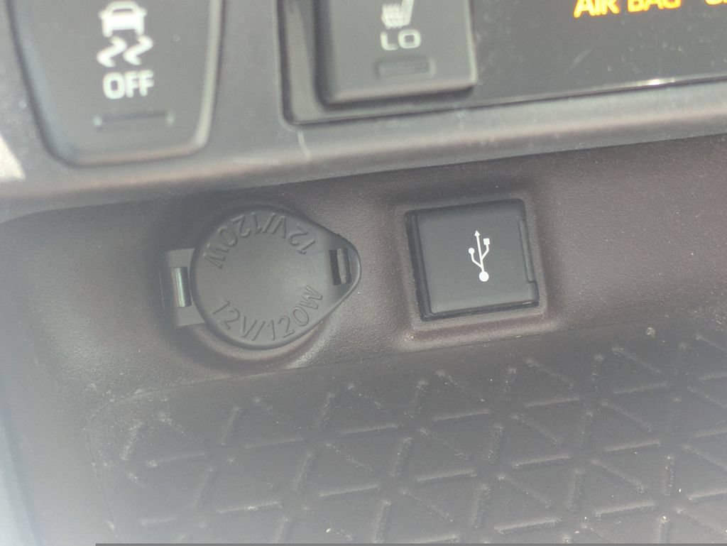 Used 2020 Toyota RAV4 Limited FWD image 37