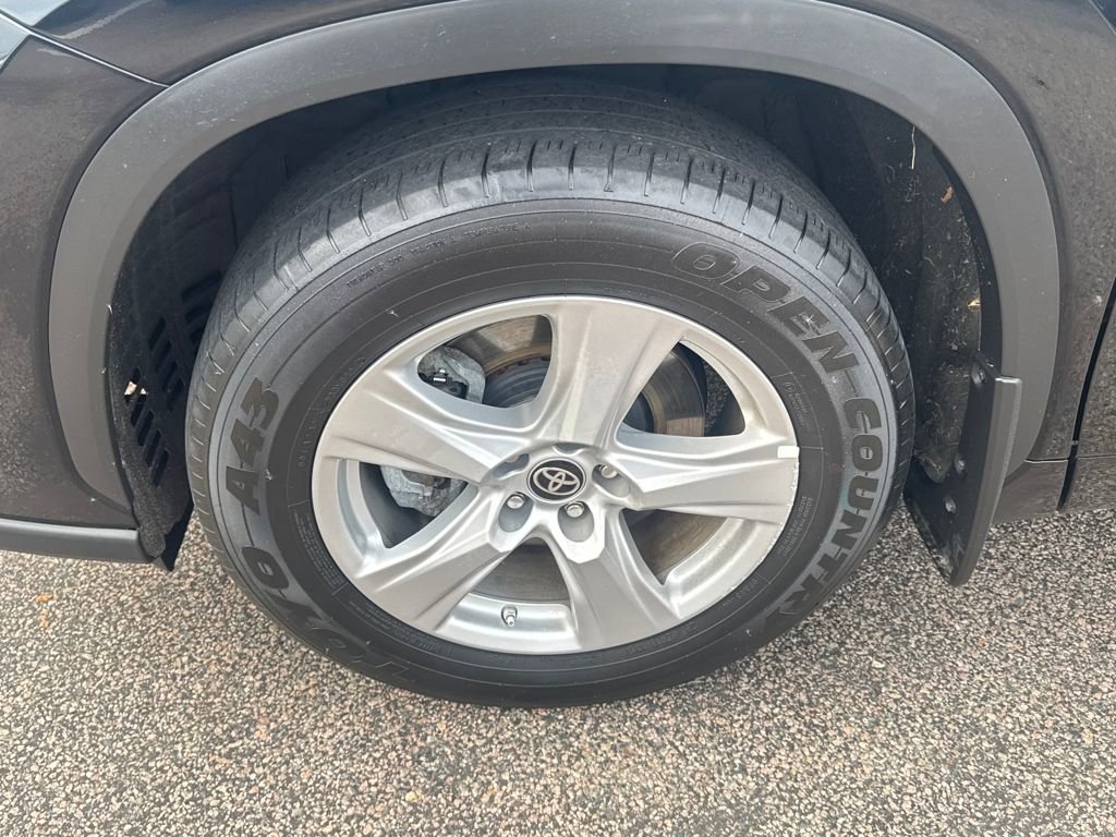 Used 2024 Toyota Highlander LE image 39