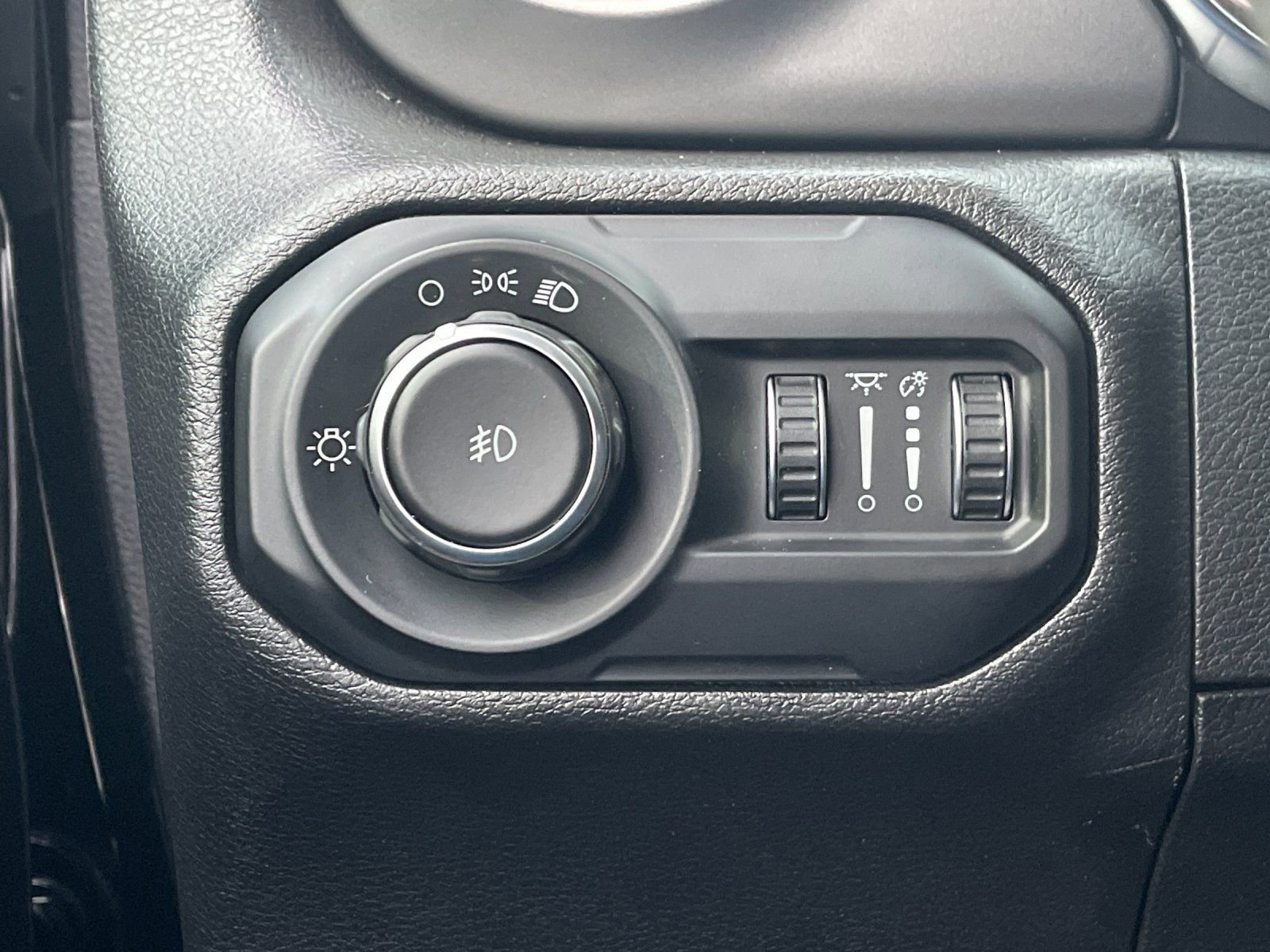 Used 2021 Jeep Wrangler Sport image 30