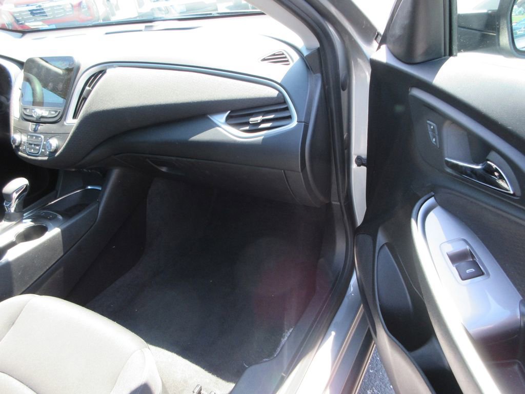 Used 2024 Chevrolet Malibu LT FWD image 17