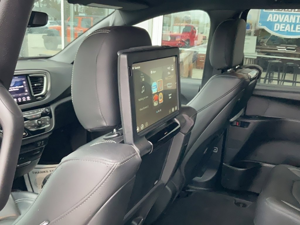 Used 2020 Chrysler Pacifica Touring-L w/ Advanced Safetytec Group image 13