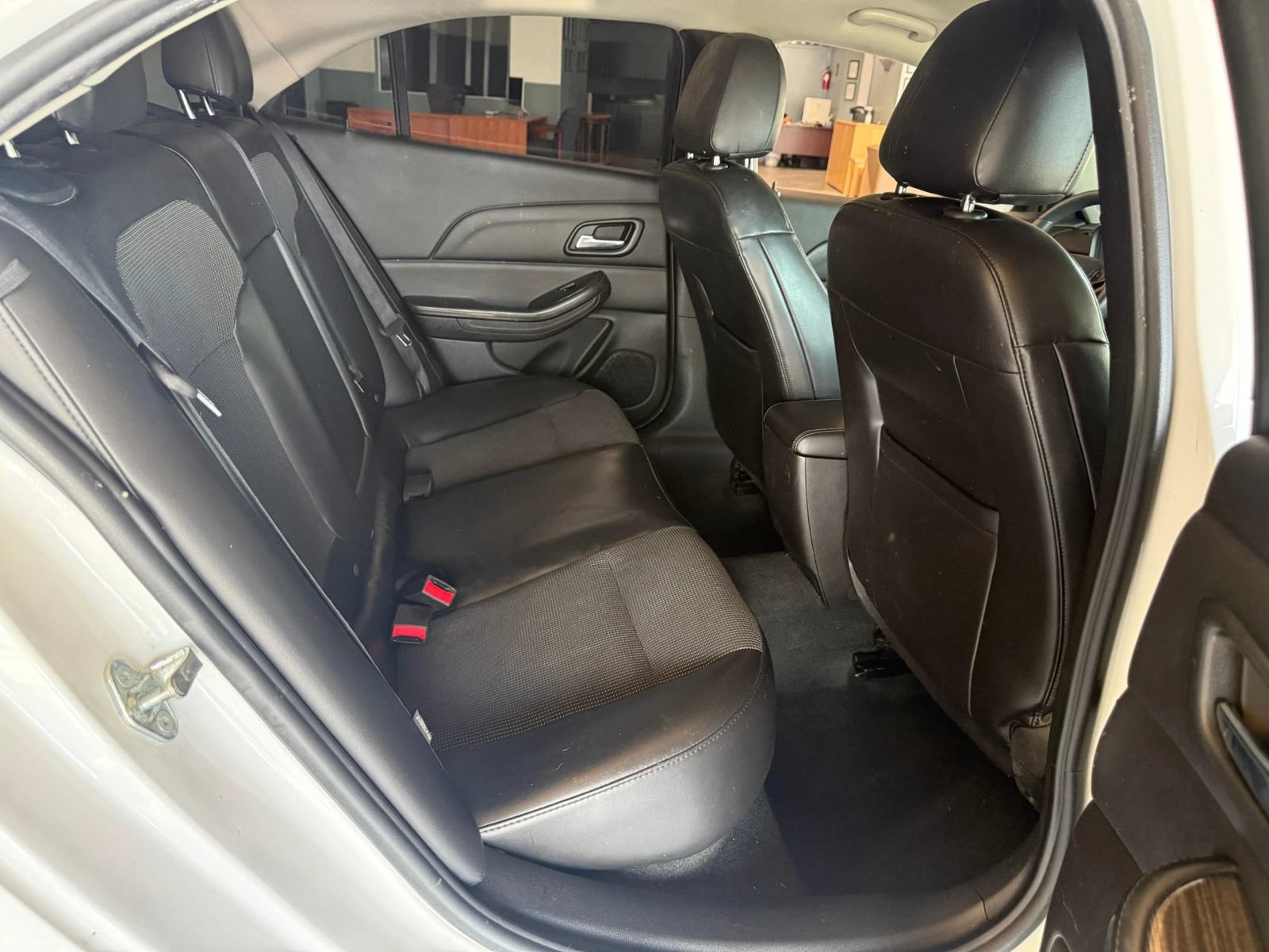 Used 2016 Chevrolet Malibu LT FWD image 12