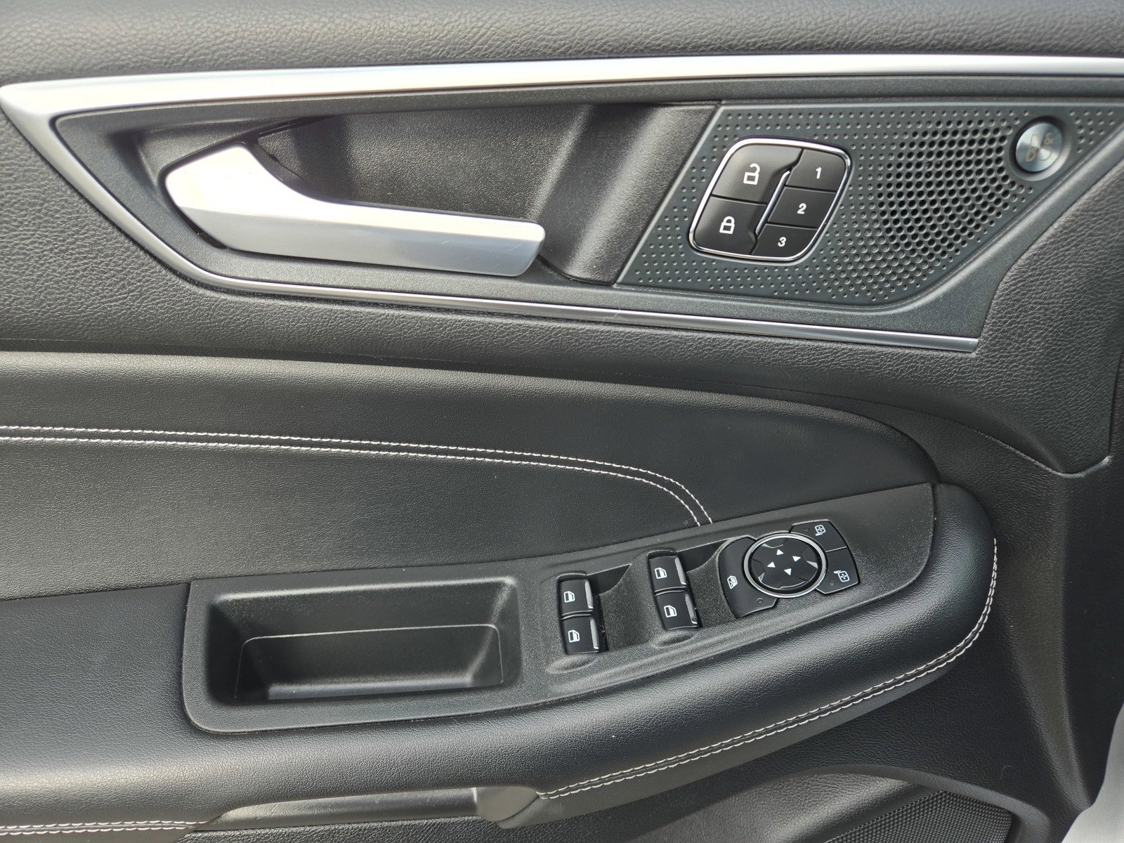 Used 2024 Ford Edge Titanium image 22