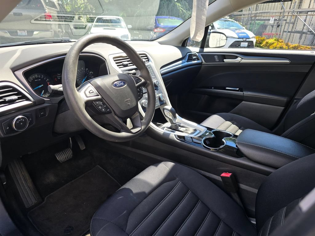 Used 2015 Ford Fusion SE FWD image 11