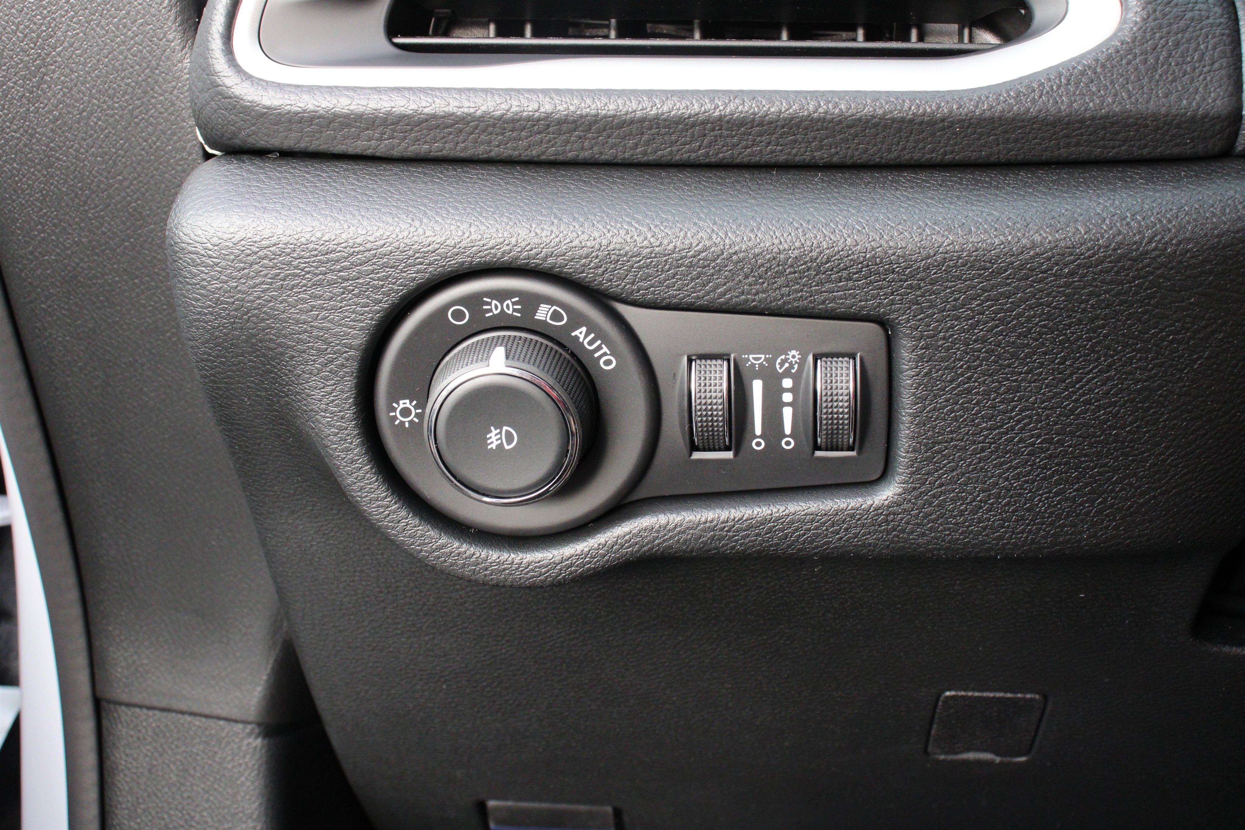 New 2026 Chrysler Pacifica Select AWD/4WD image 10