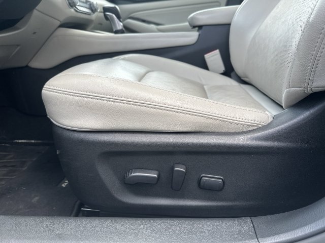 Used 2023 Nissan Altima 2.5 SL AWD/4WD image 16