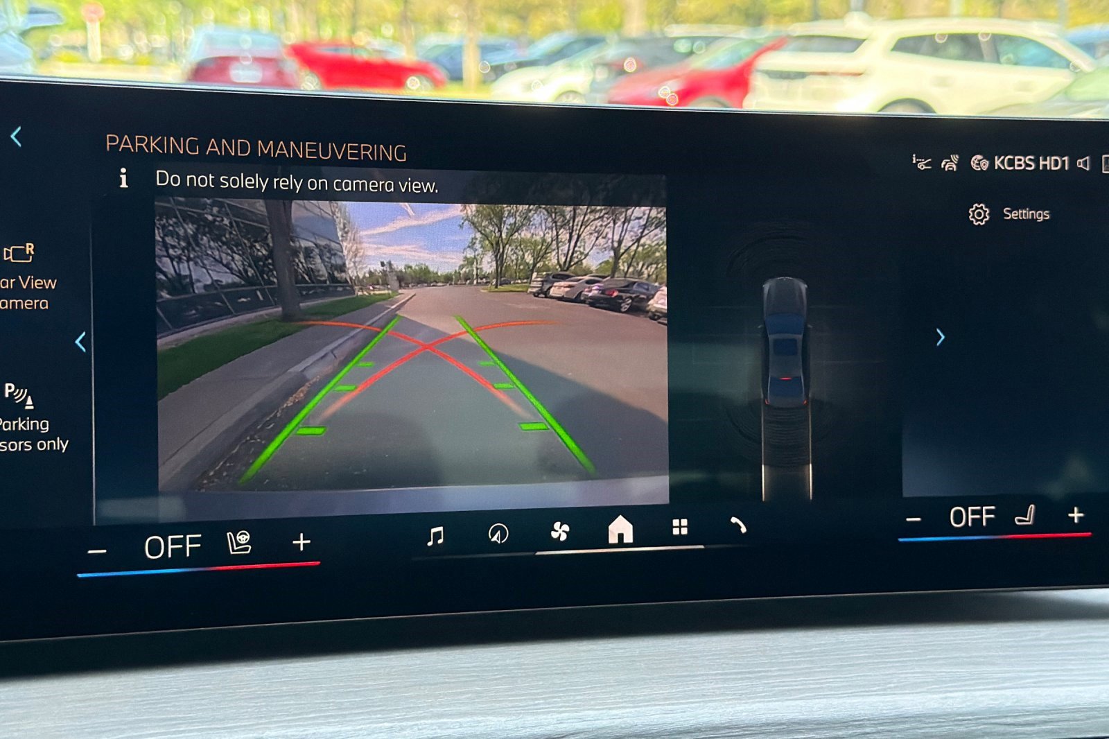 Used 2025 BMW 330i Sedan w/ Premium Package image 26