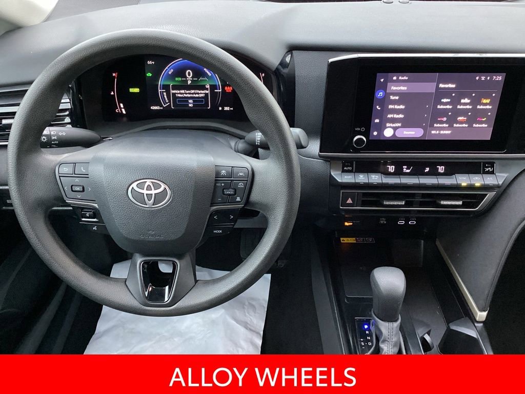 Used 2025 Toyota Camry SE FWD image 15