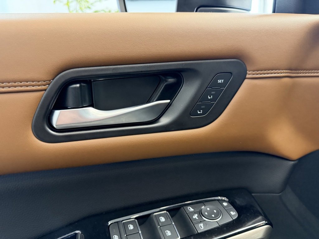 New 2025 Nissan Pathfinder Platinum w/ Cargo Package image 12