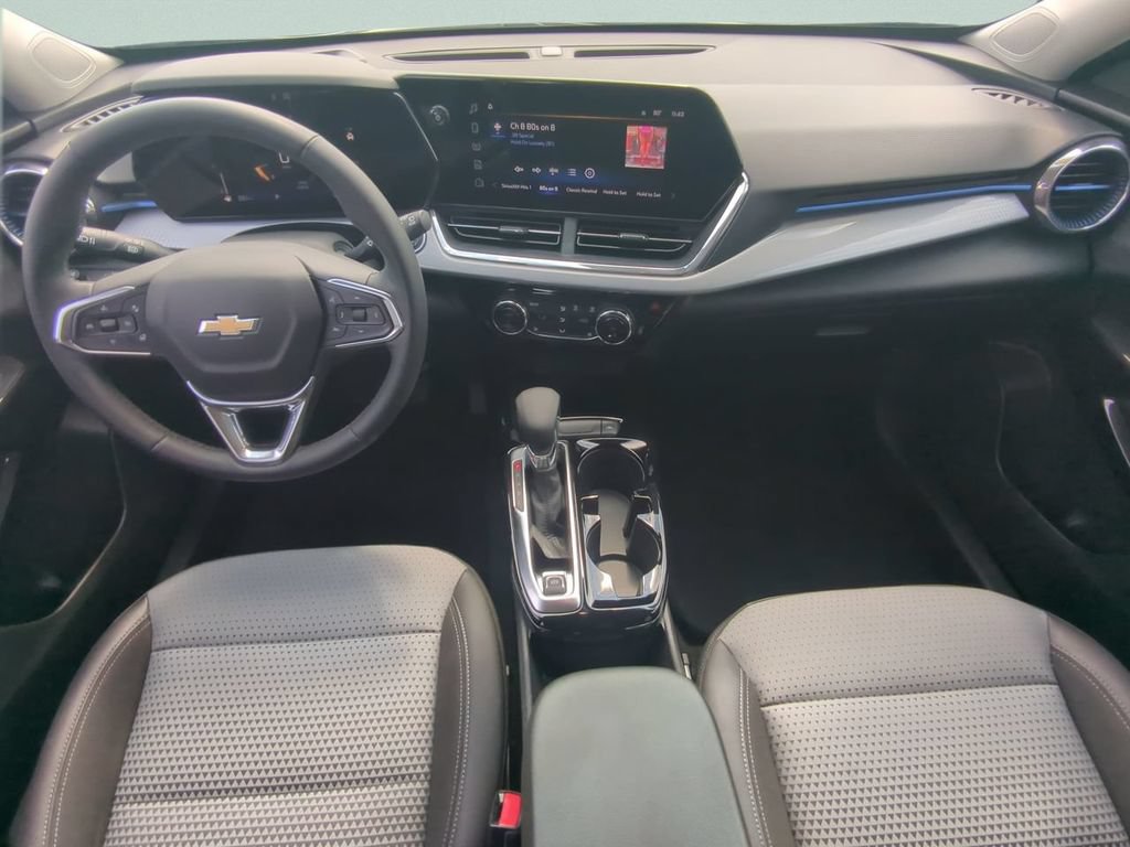 Used 2024 Chevrolet Trax LT w/ LT Convenience Package FWD image 12