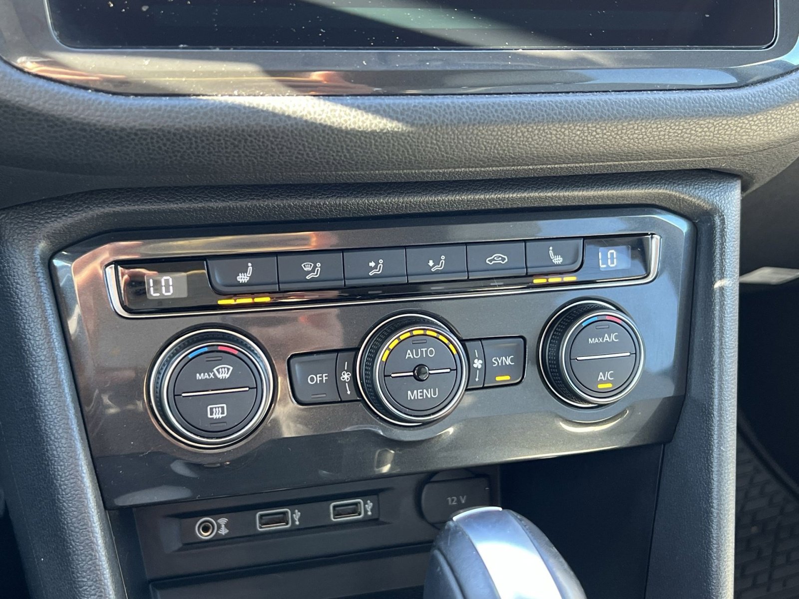 Used 2018 Volkswagen Tiguan SE image 22