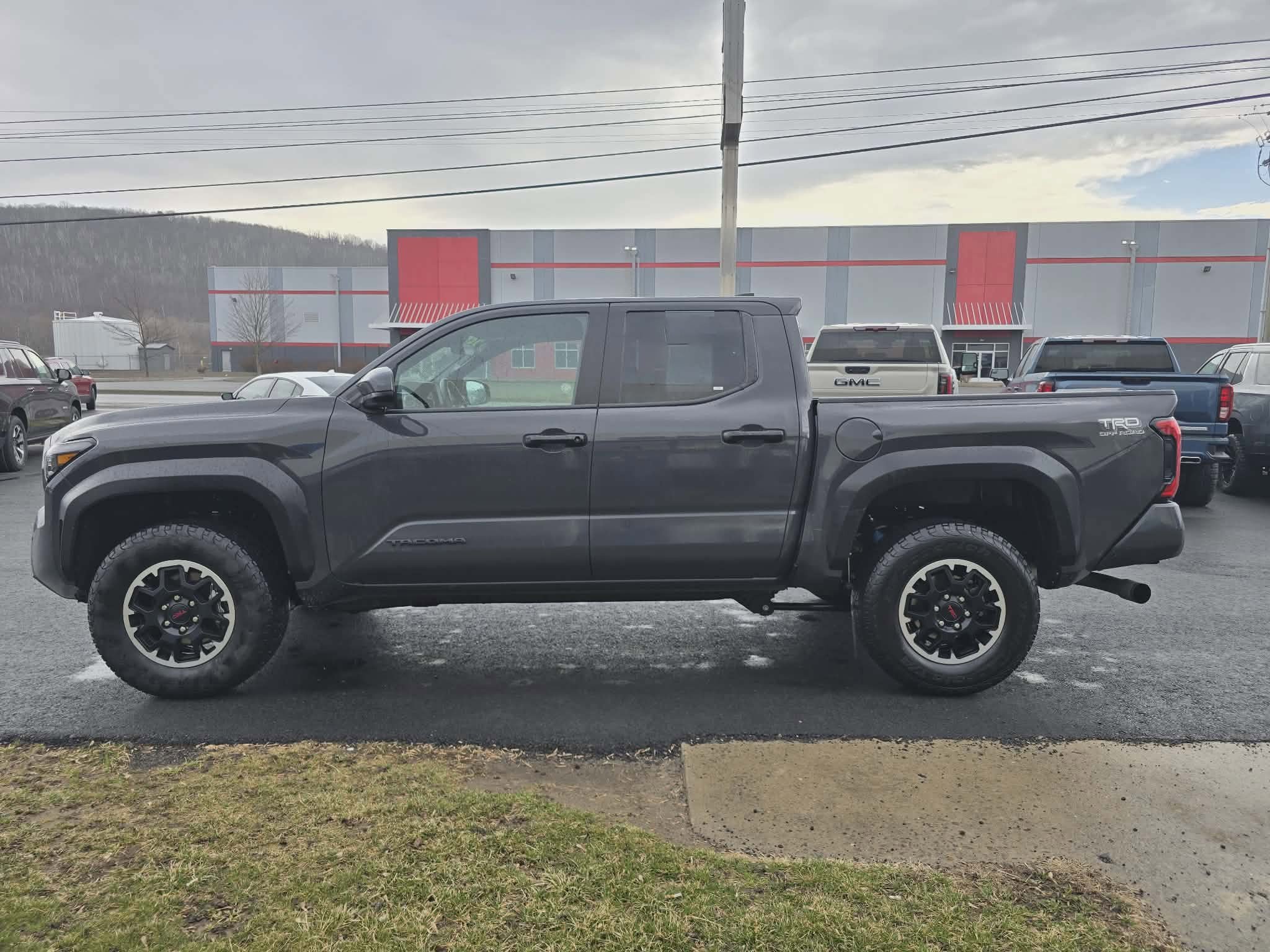 Used 2025 Toyota Tacoma TRD Off-Road image 6