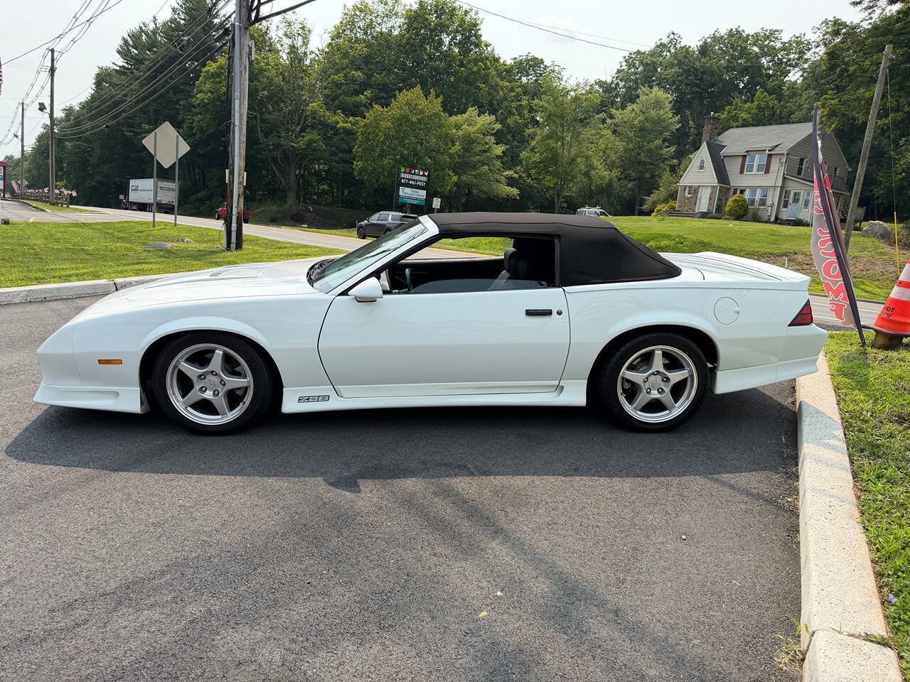 Used 1991 Chevrolet Camaro Z28 RWD image 4