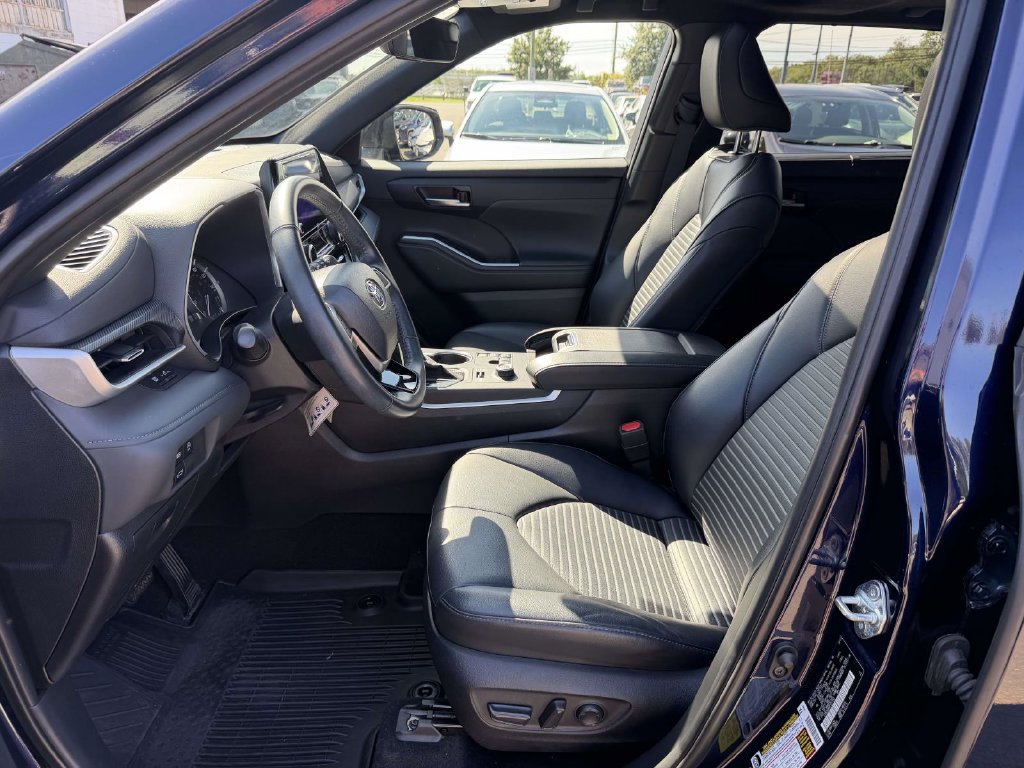Used 2023 Toyota Highlander XSE AWD/4WD image 15