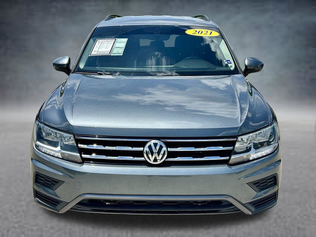Used 2021 Volkswagen Tiguan SE FWD image 2