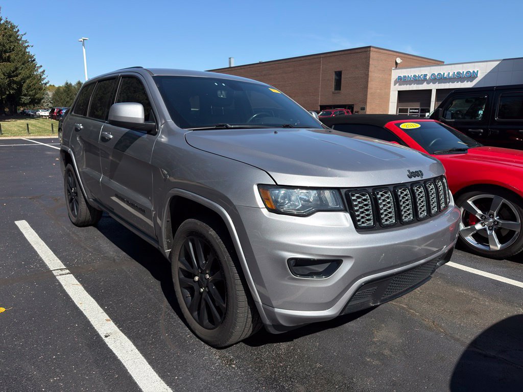 Used 2019 Jeep Grand Cherokee Altitude AWD/4WD image 4
