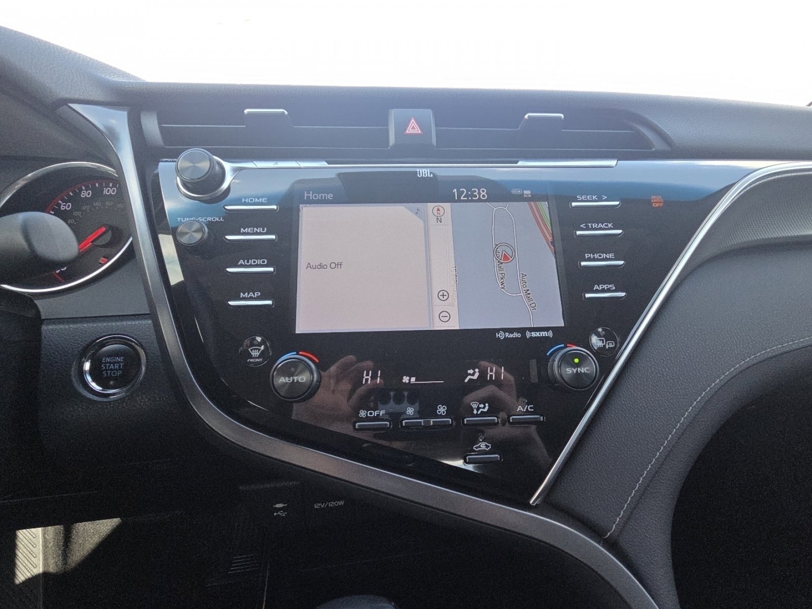 Used 2018 Toyota Camry XSE image 29