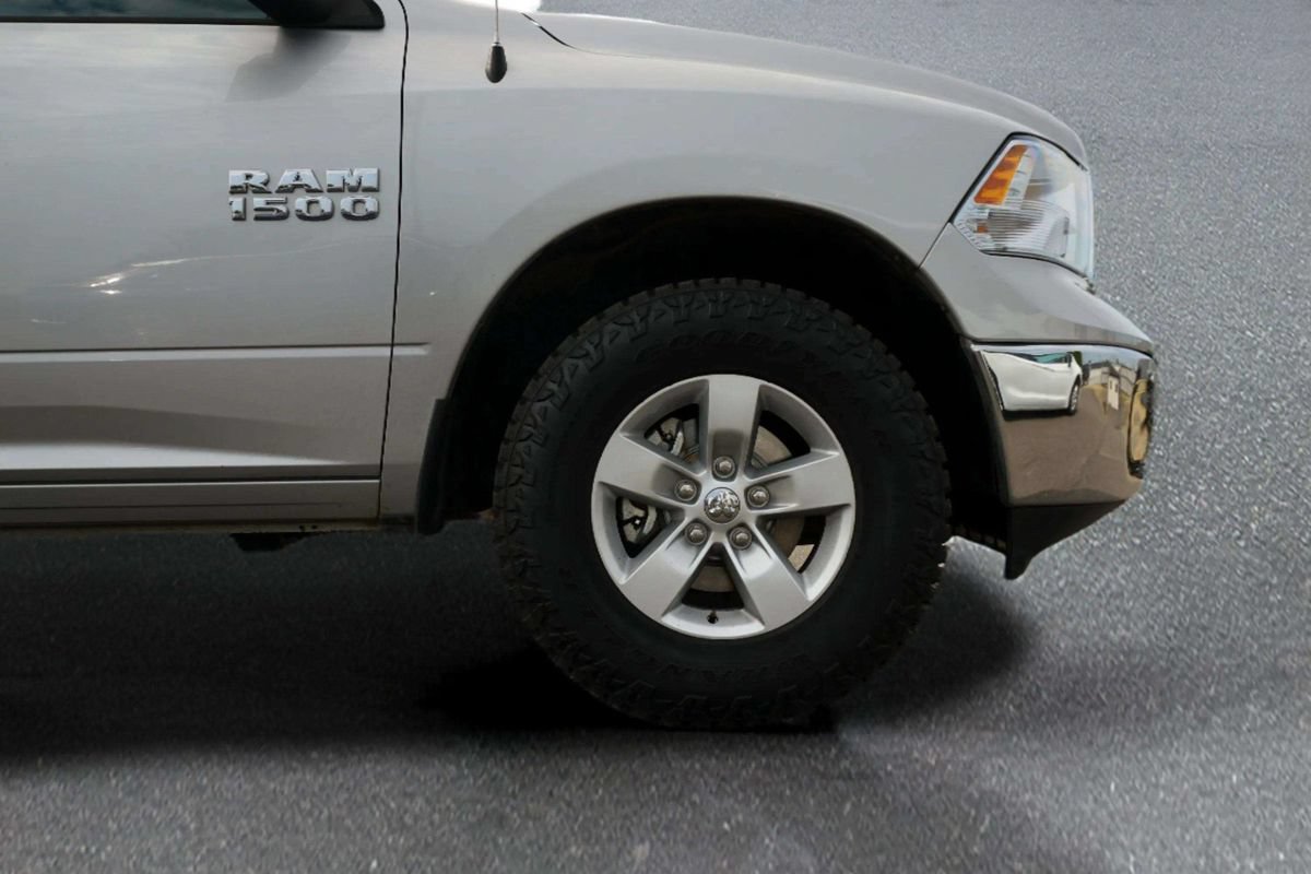 Used 2015 RAM 1500 Classic SLT w/ Luxury Group AWD/4WD image 9