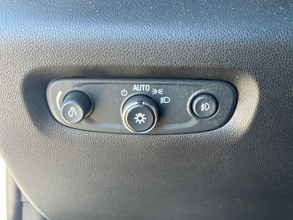 Used 2019 Chevrolet Traverse Premier w/ Driver Confidence II Package FWD image 24